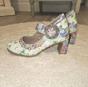 L'Artiste Whimsical Floral Mary Jane Heels With Charm
